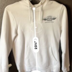 Old Navy Hoodie White
Does have a few stains but nothing no noticeable